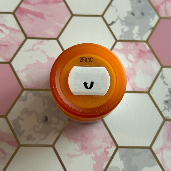 OLEHENRIKSEN Banana Bright+ Vitamin C Brightening Eye Crème - Picture 3 of 3